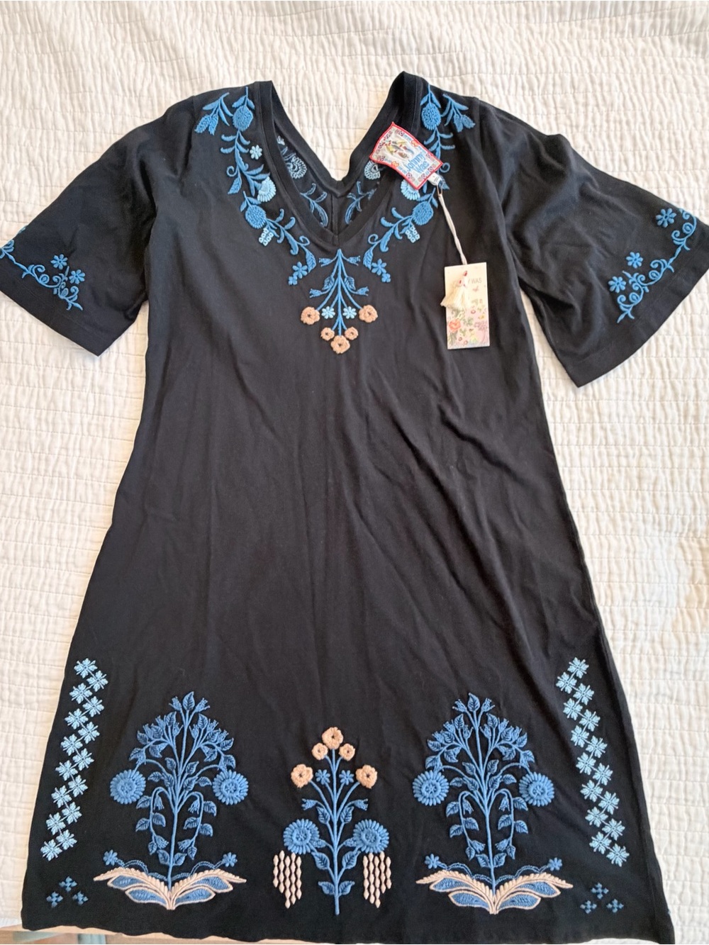 Johnny was Embroidered V-Neck tee Dress Blue & Cream Floral size small NWT